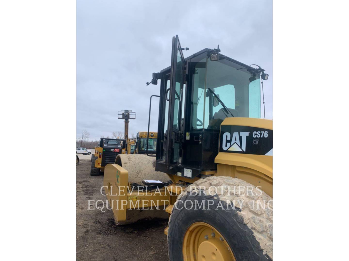 2011 Caterpillar CS76 Compactor