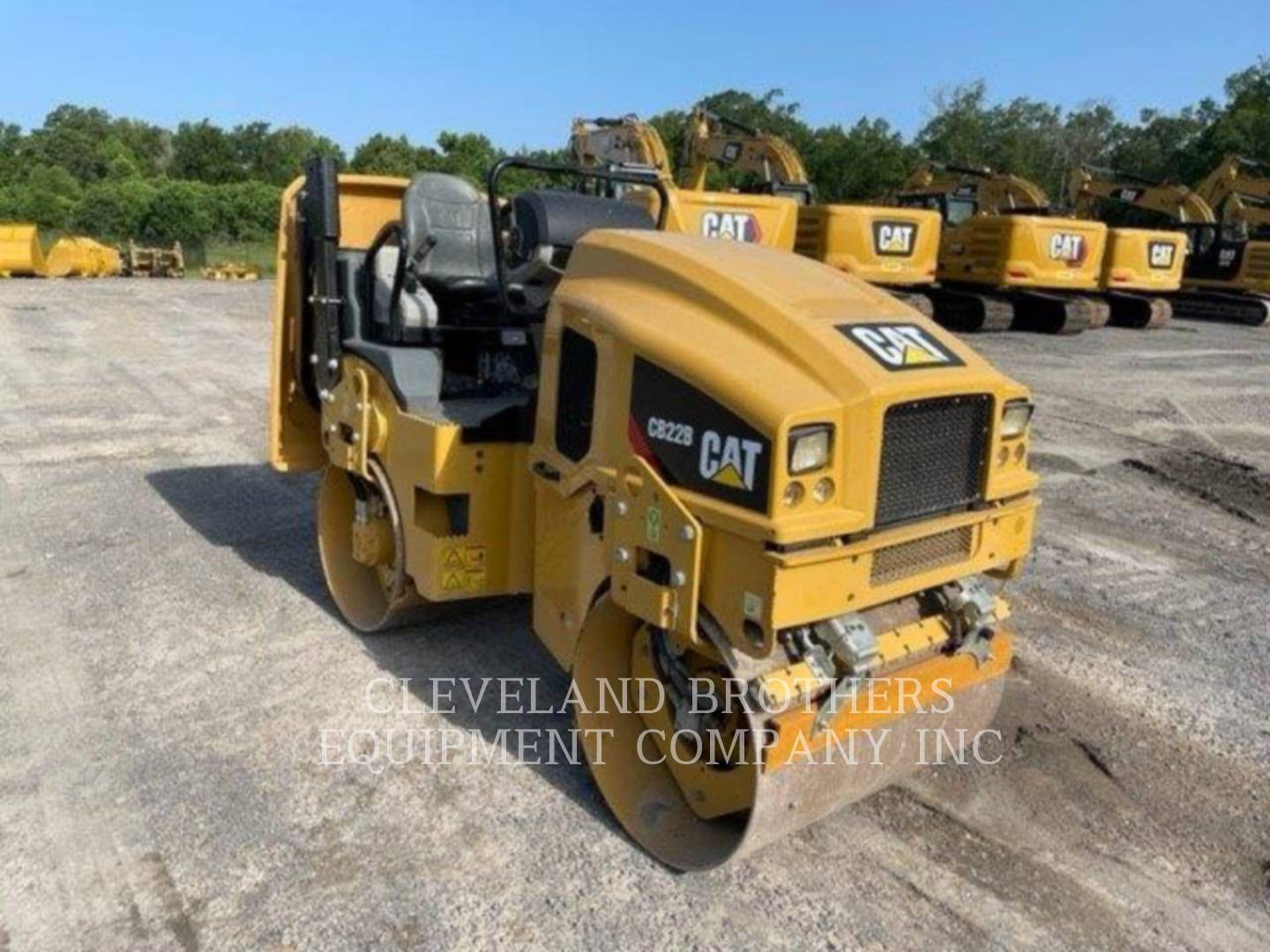 2019 Caterpillar CB22B Compactor