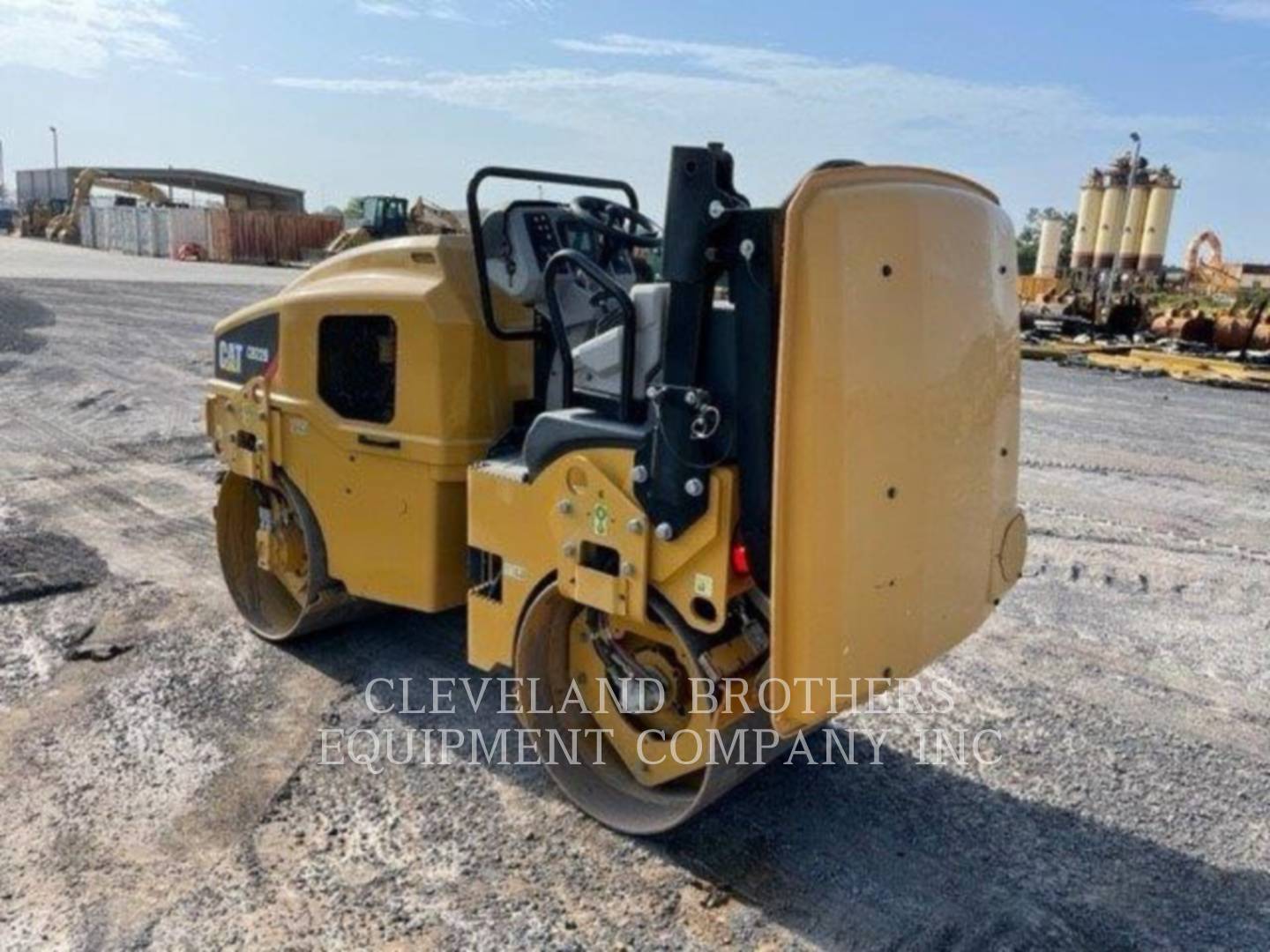 2019 Caterpillar CB22B Compactor