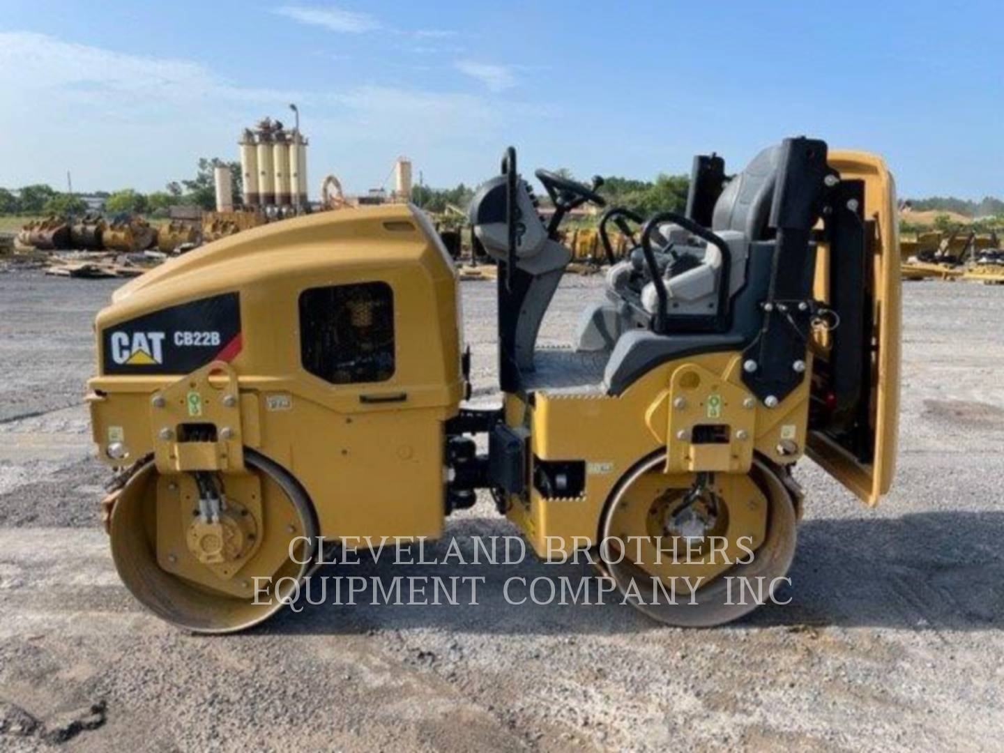 2019 Caterpillar CB22B Compactor