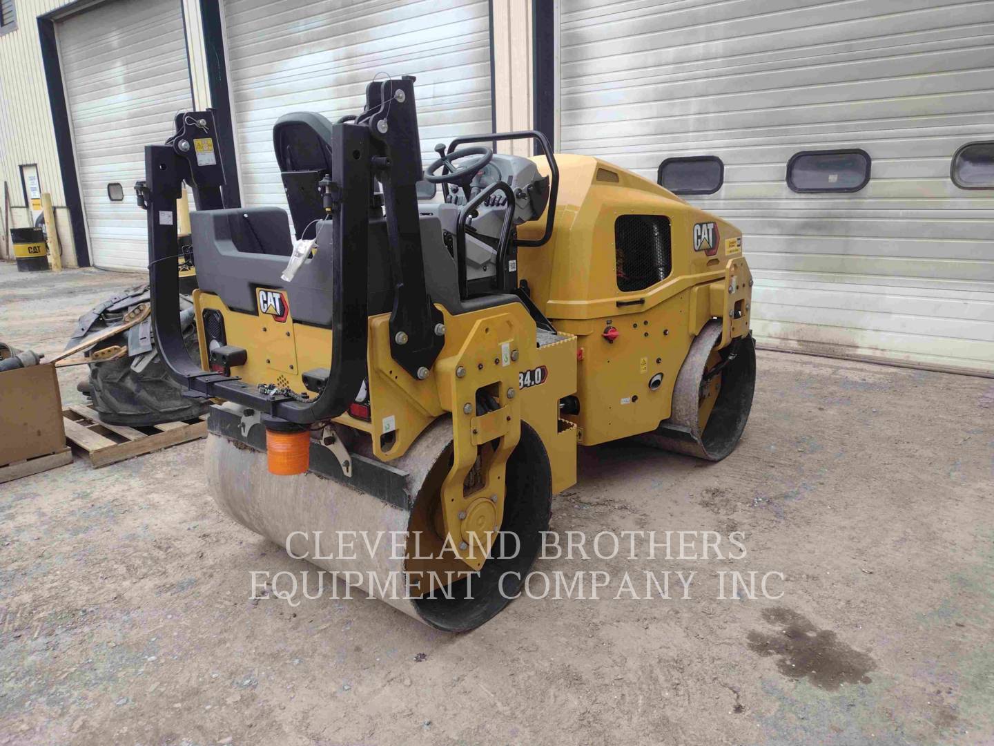 2022 Caterpillar CB4.0 Compactor