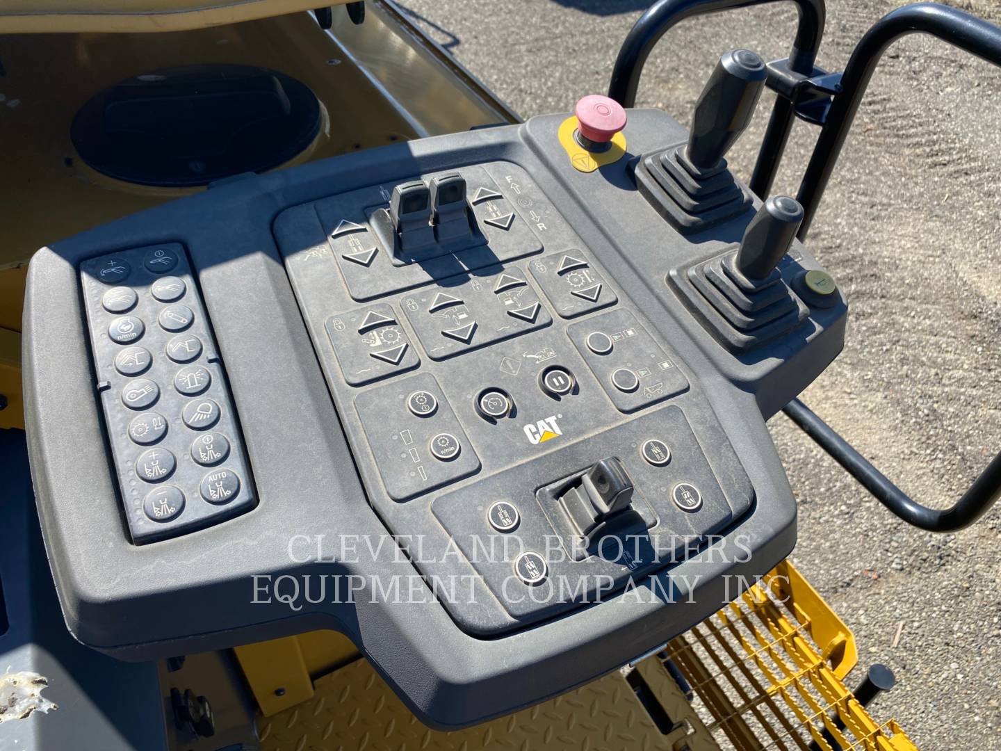 2018 Caterpillar PM822 Asphalt Distributor