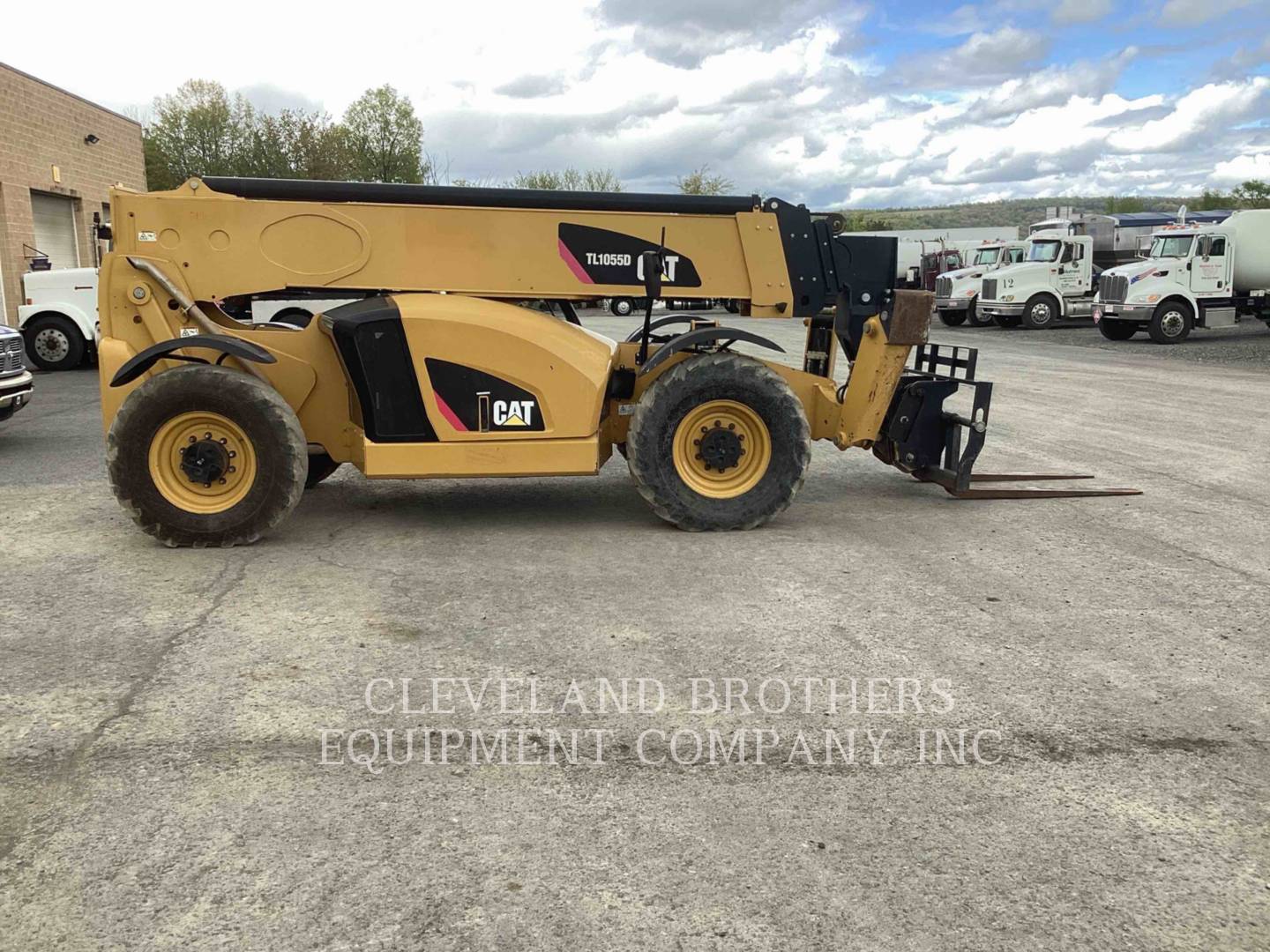 2016 Caterpillar TL1055D TeleHandler