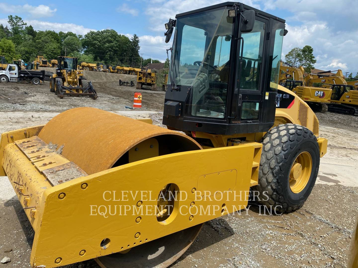 2011 Caterpillar CS64 Vibratory Single