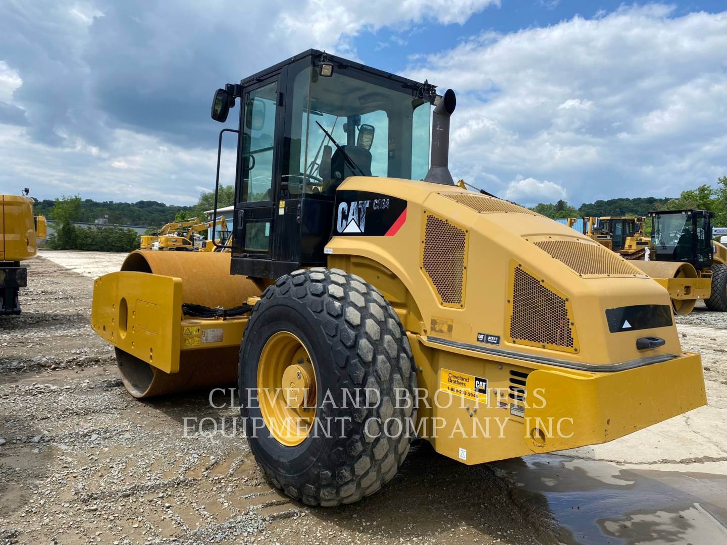 2011 Caterpillar CS64 Vibratory Single