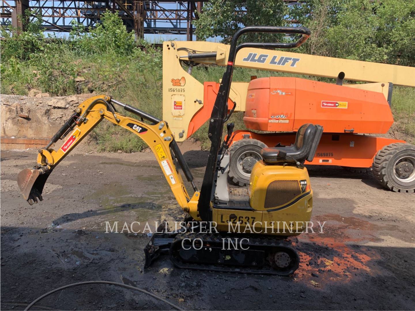 2016 Caterpillar 300.9D Excavator