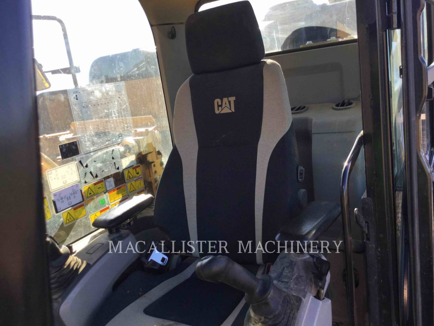 2015 Caterpillar 323FL Excavator