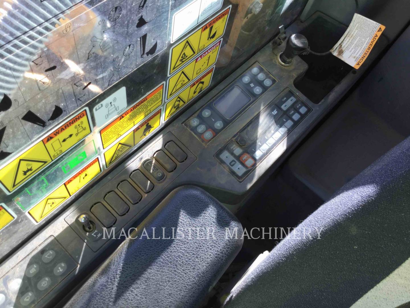 2015 Caterpillar 323FL Excavator