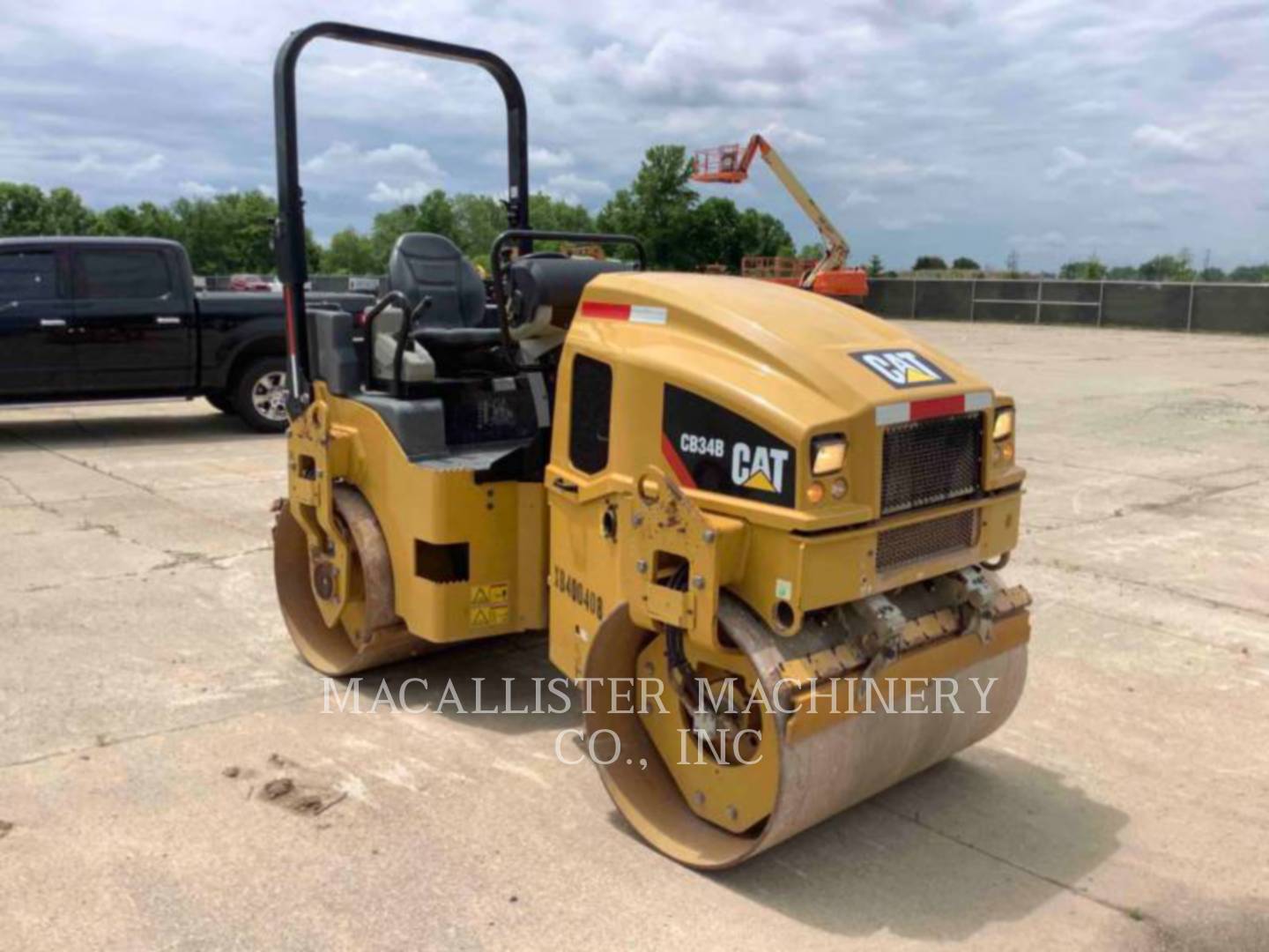 2017 Caterpillar CB34B Vibratory Double