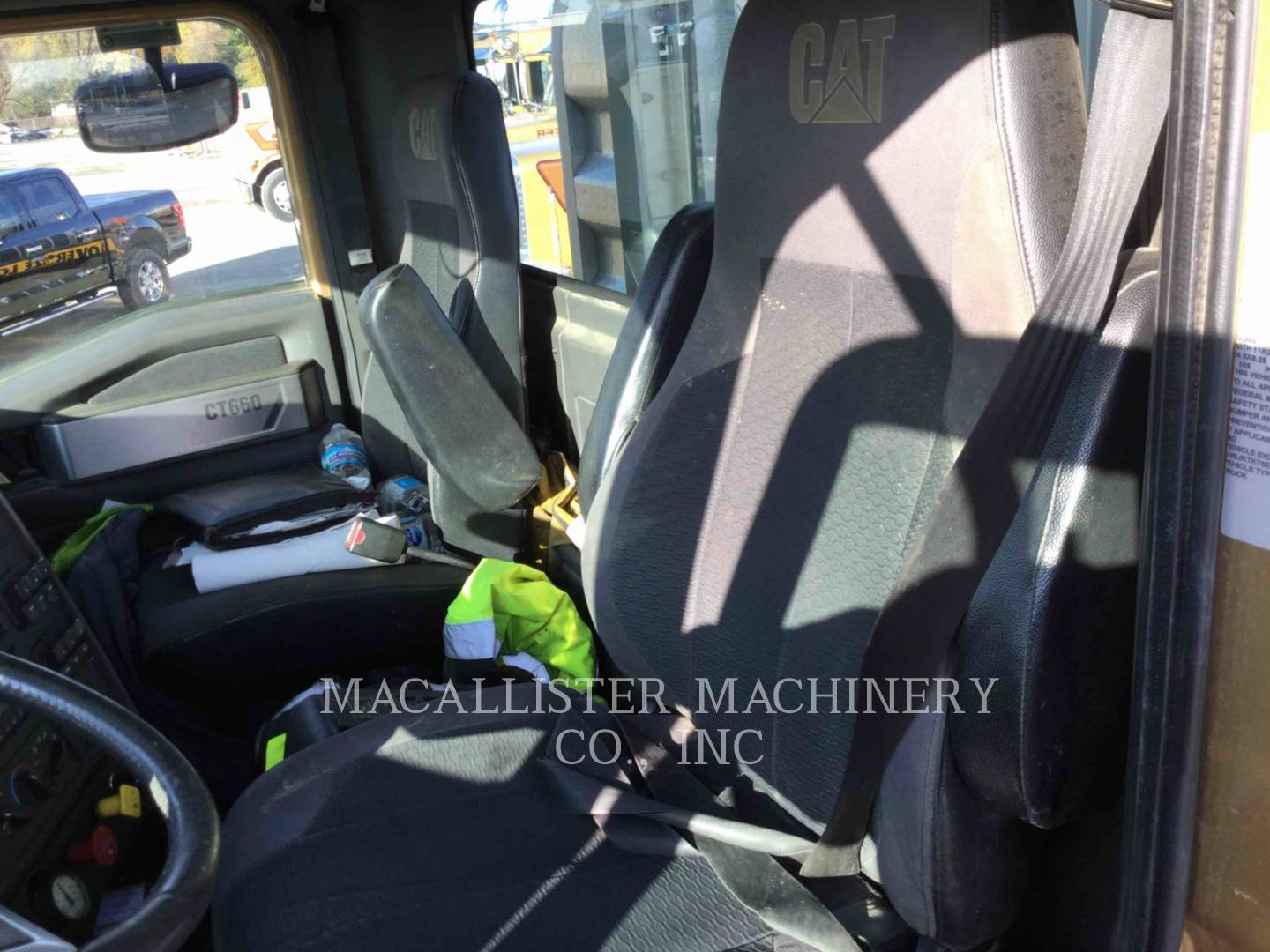 2014 Caterpillar CT660L Truck