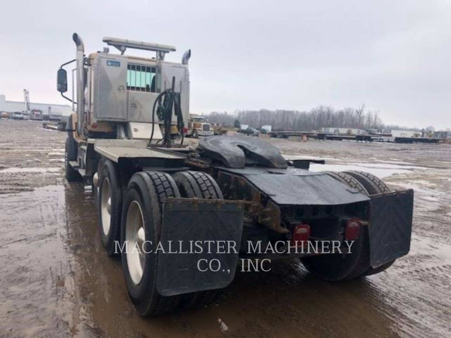 2014 Caterpillar CT660L Truck