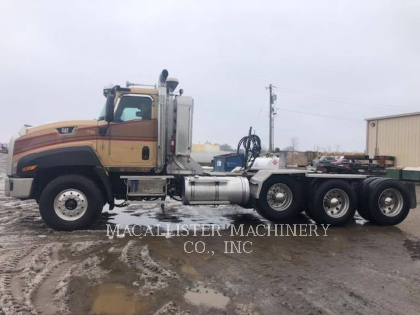 2014 Caterpillar CT660L Truck