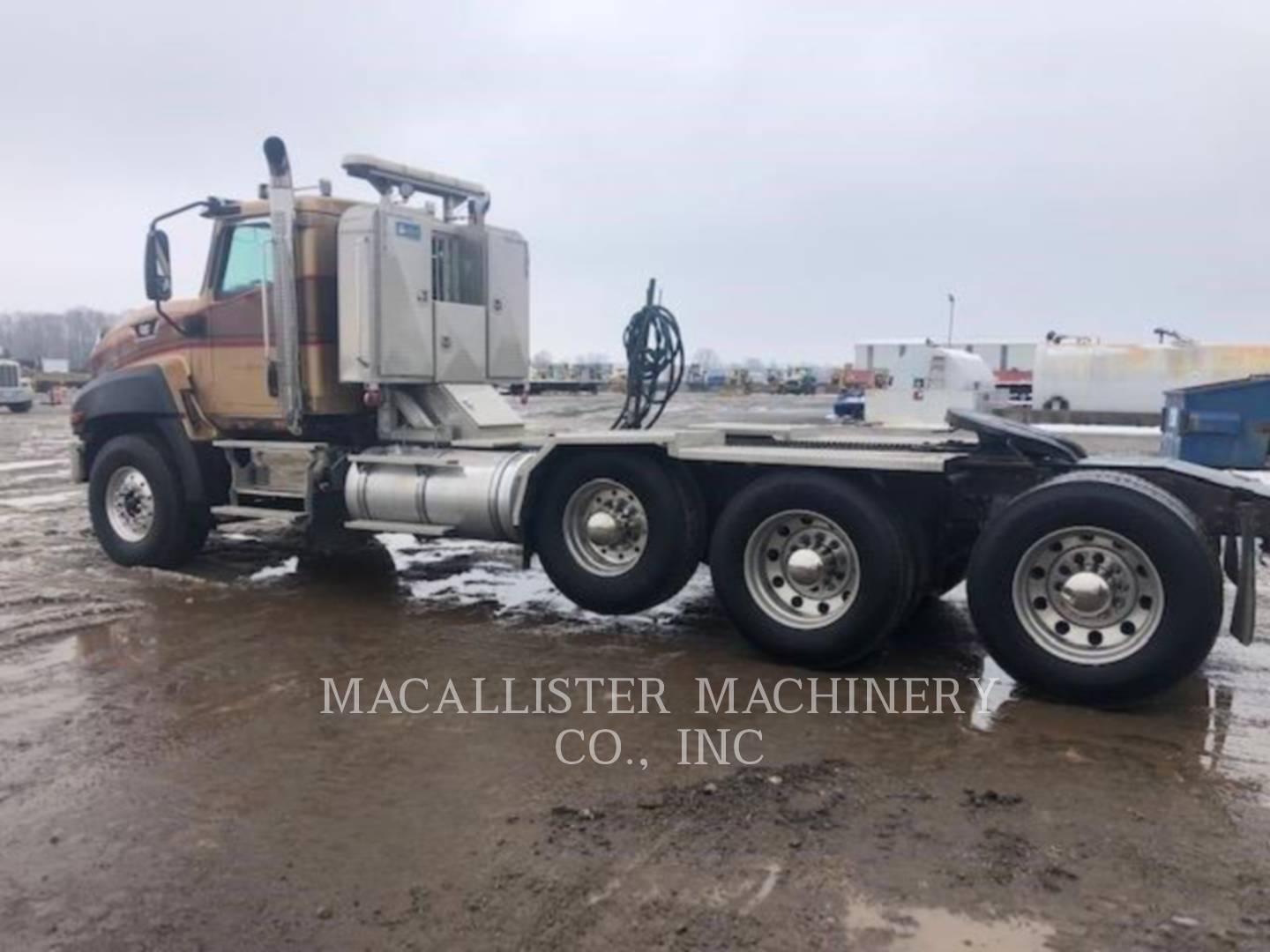 2014 Caterpillar CT660L Truck