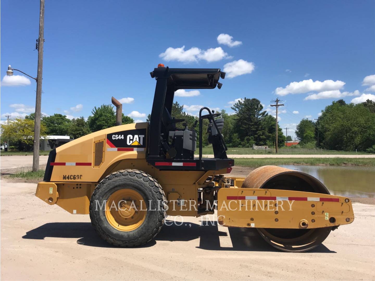 2014 Caterpillar CS44 Vibratory Single