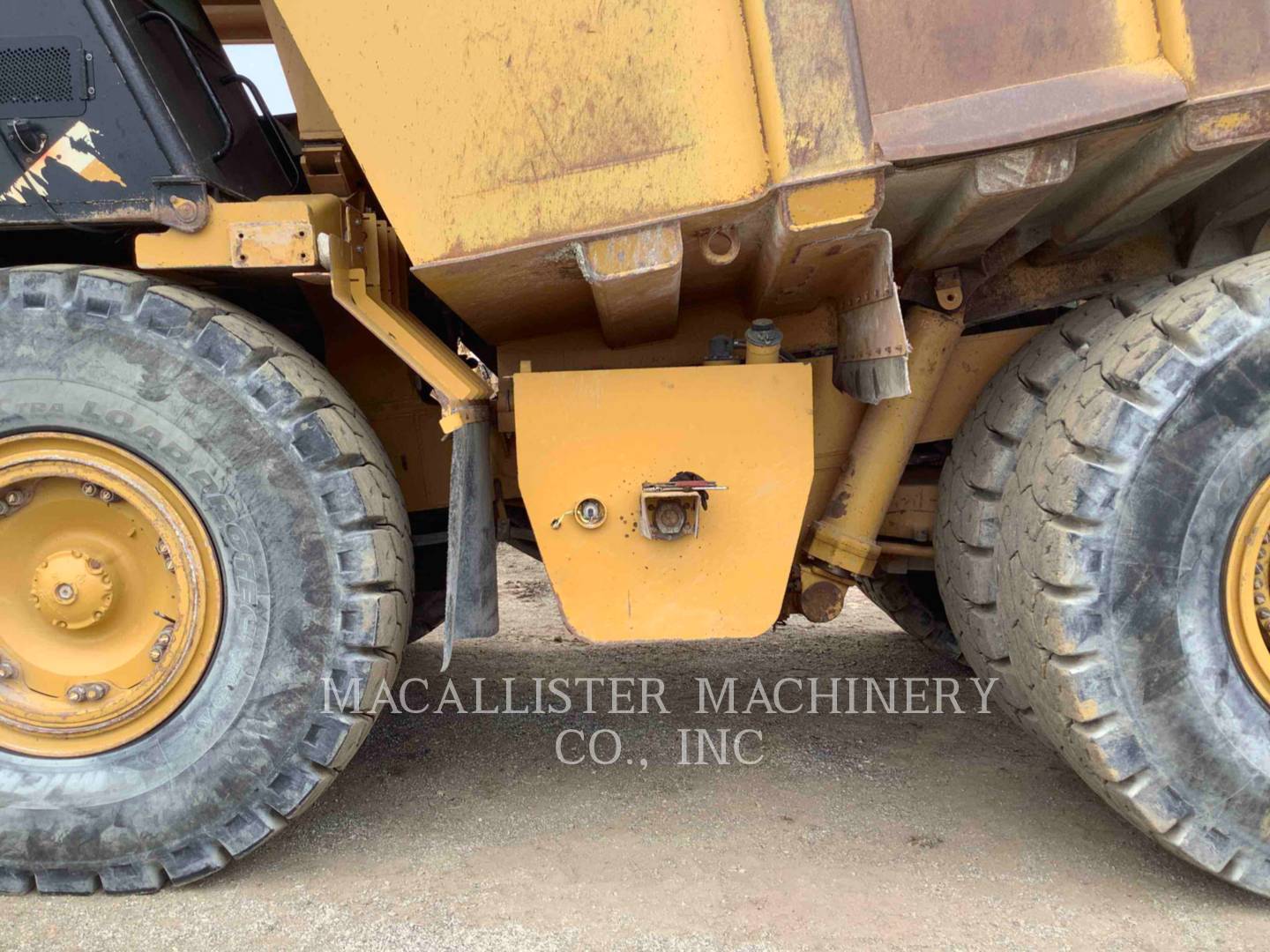 2010 Caterpillar 775F Truck