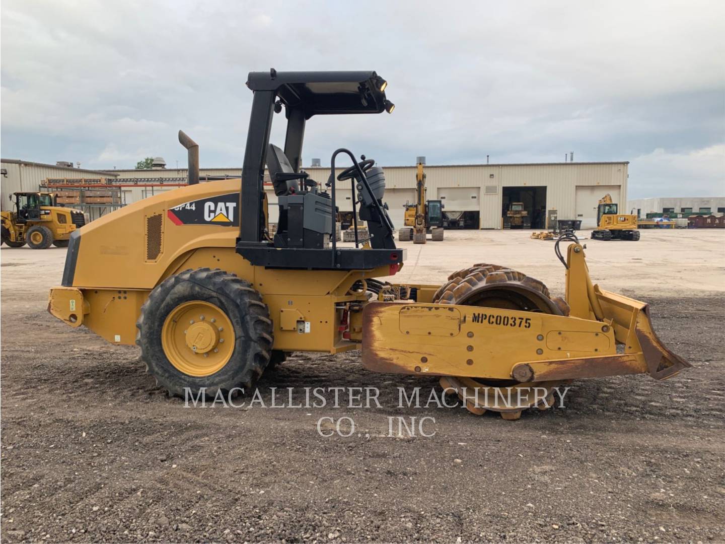 2015 Caterpillar CP44 Vibratory Single