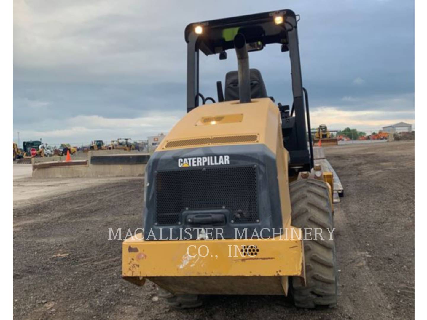 2015 Caterpillar CP44 Vibratory Single