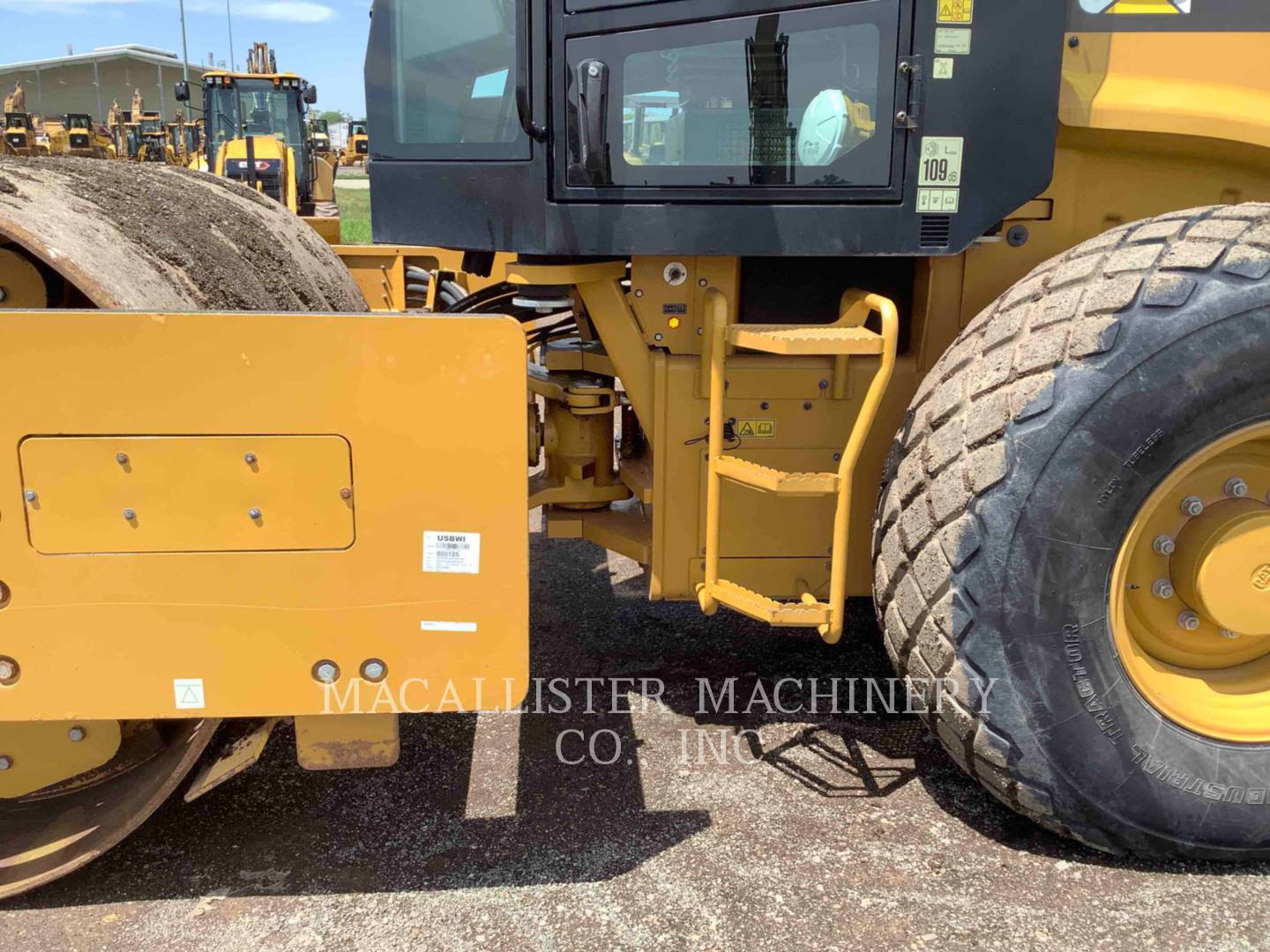 2017 Caterpillar CS68B Vibratory Single