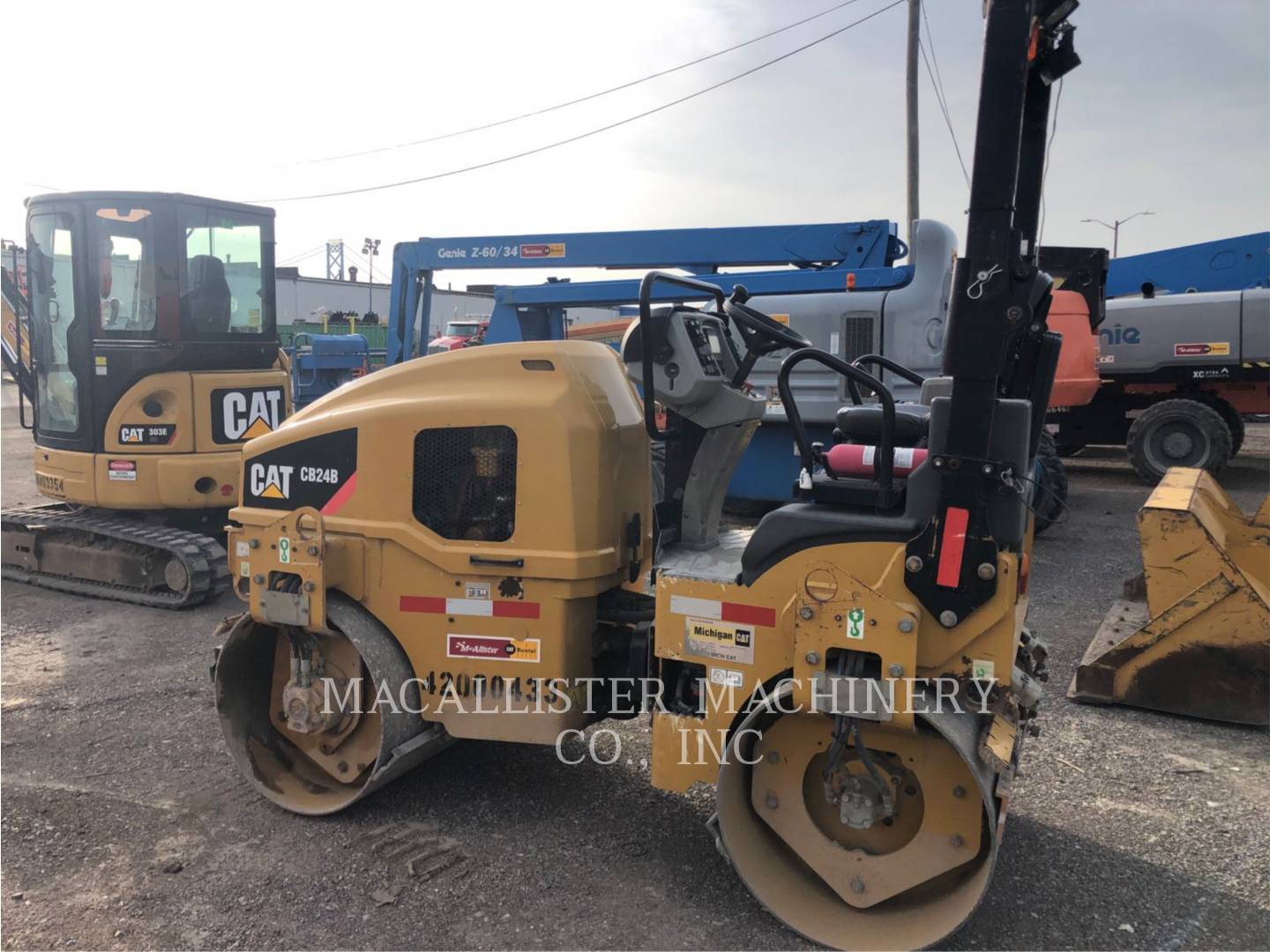 2015 Caterpillar CB24B Vibratory Double