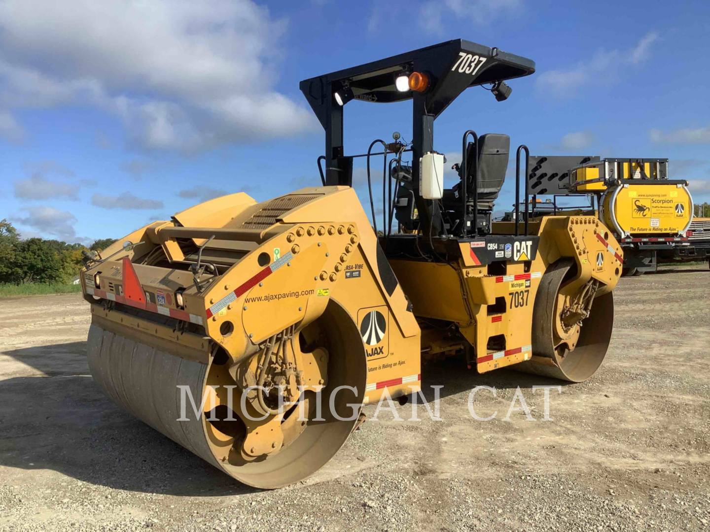 2012 Caterpillar CB54 XW Vibratory Double