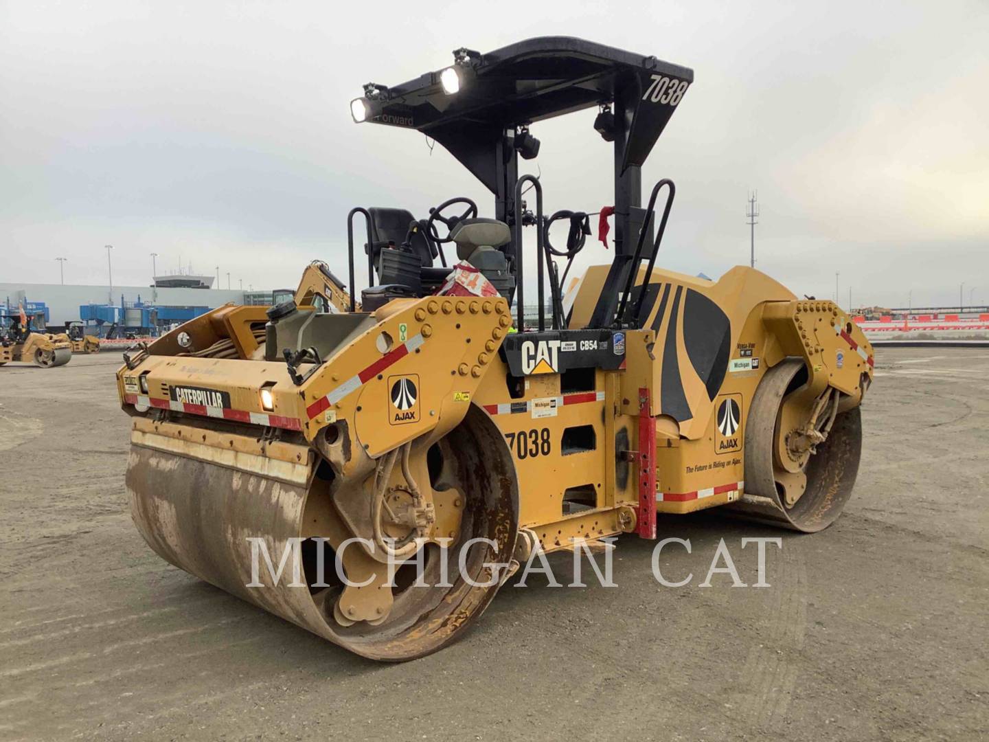 2013 Caterpillar CB54 XW Vibratory Double