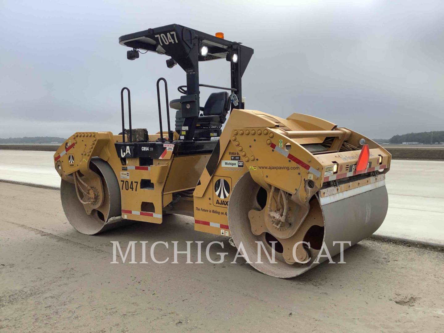 2013 Caterpillar CB54 Vibratory Double