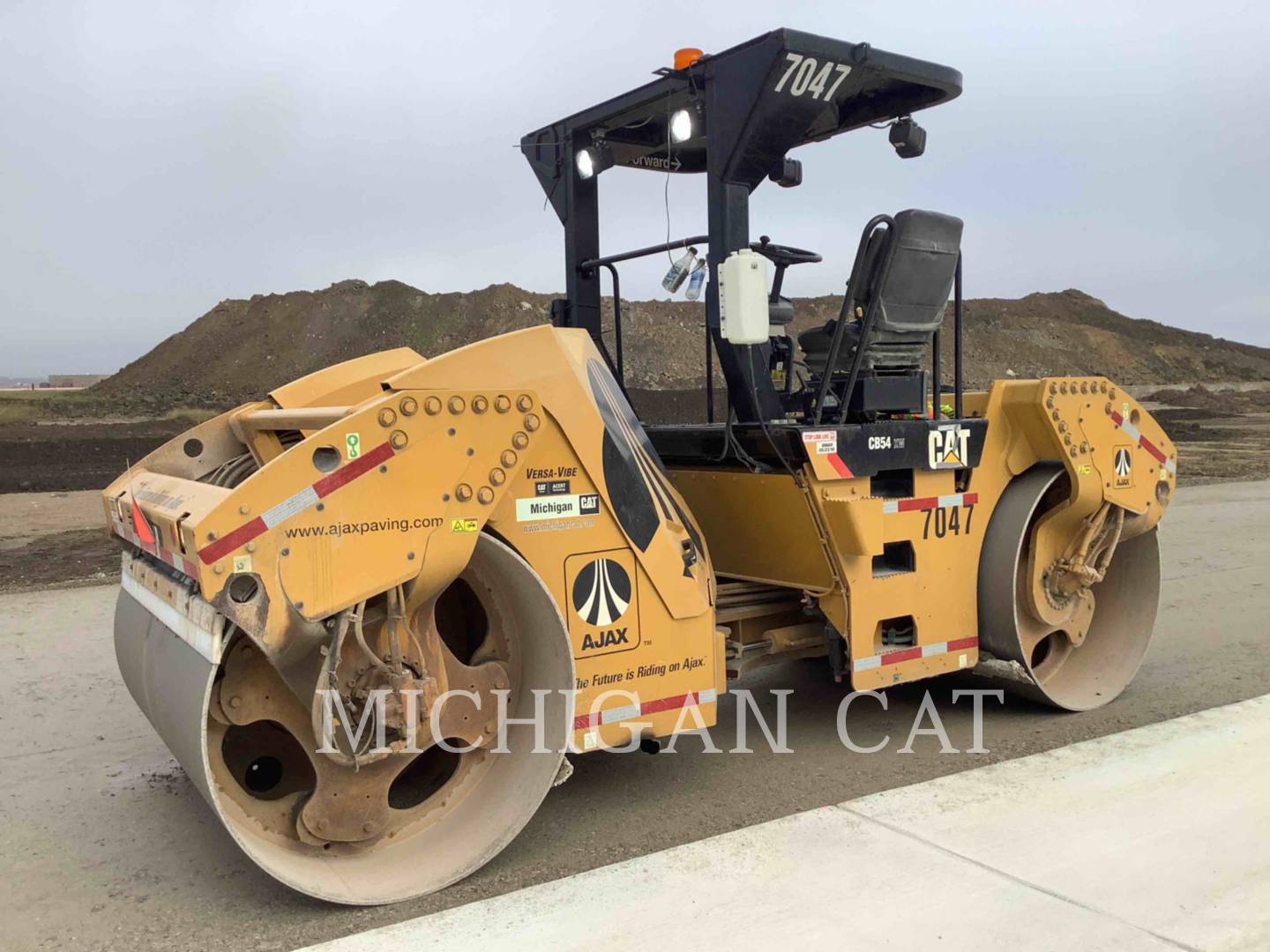 2013 Caterpillar CB54 Vibratory Double