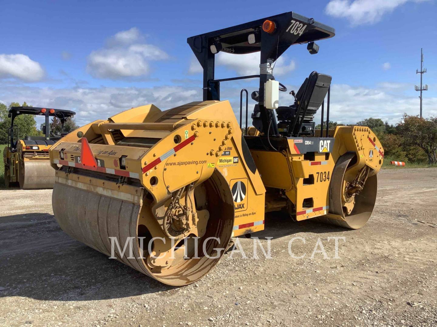 2013 Caterpillar CB54 XW Vibratory Double