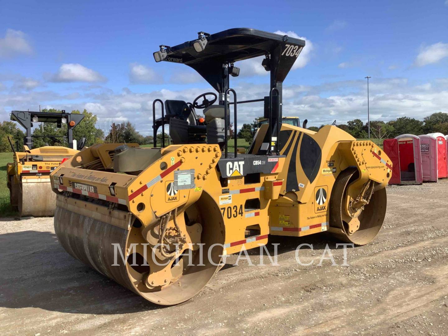 2013 Caterpillar CB54 XW Vibratory Double