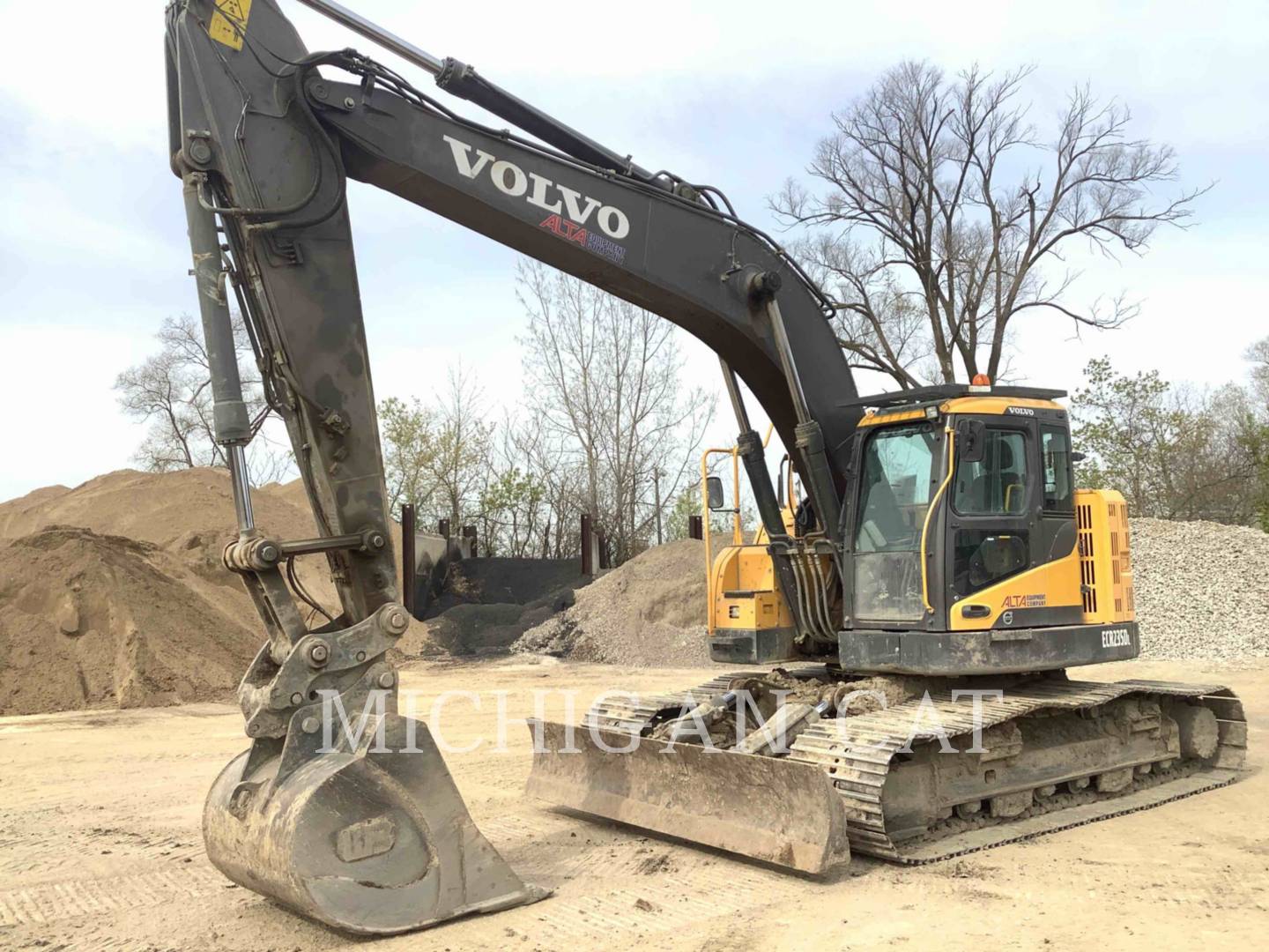 2015 Volvo ECR235DL Excavator