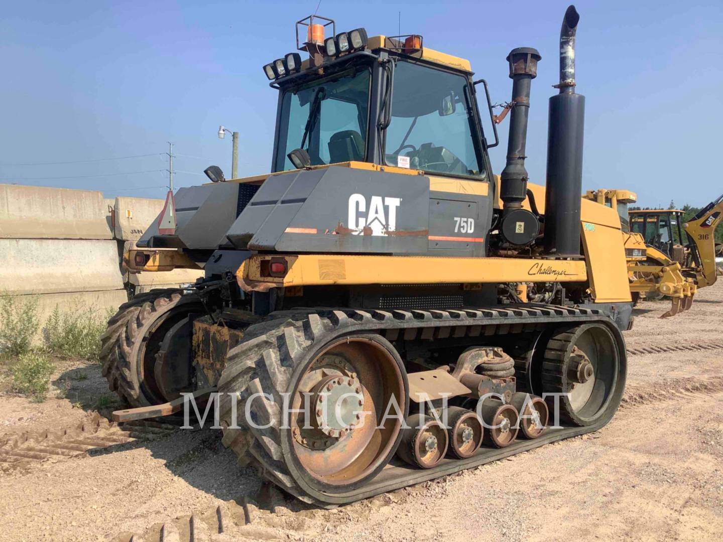 1996 Caterpillar CH75D Tractor