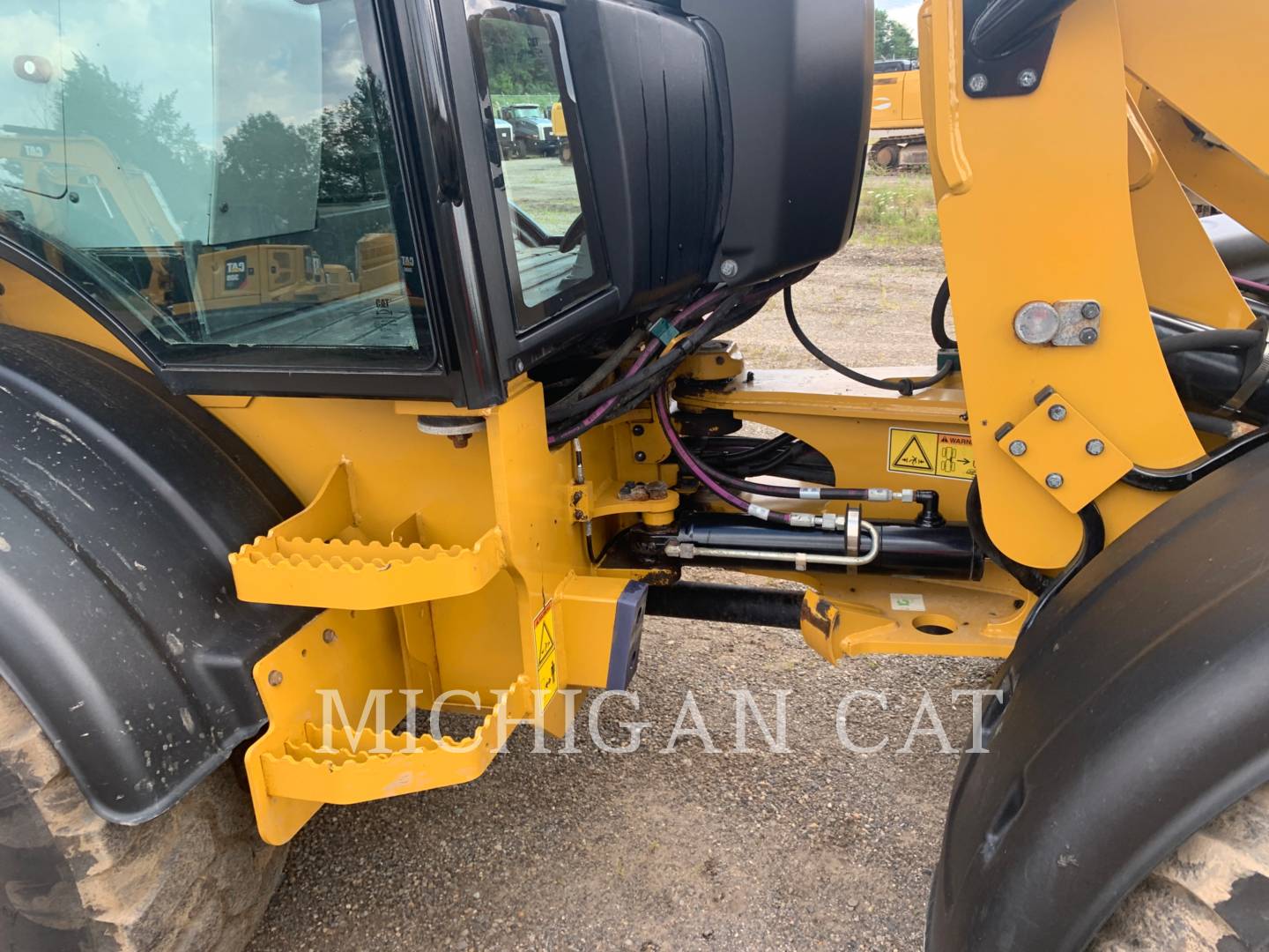 2018 Caterpillar 908M A Wheel Loader