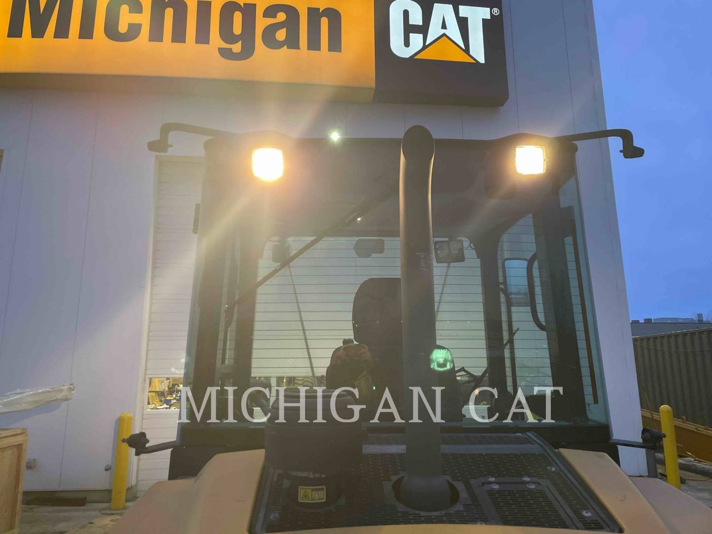 2020 Caterpillar 908M A Wheel Loader