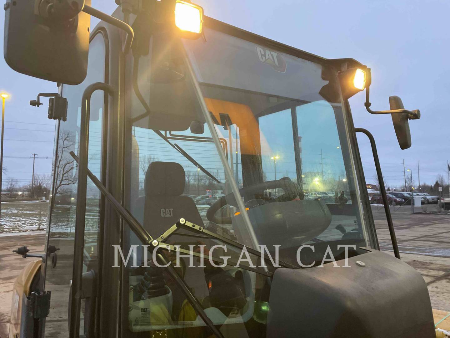 2020 Caterpillar 908M A Wheel Loader