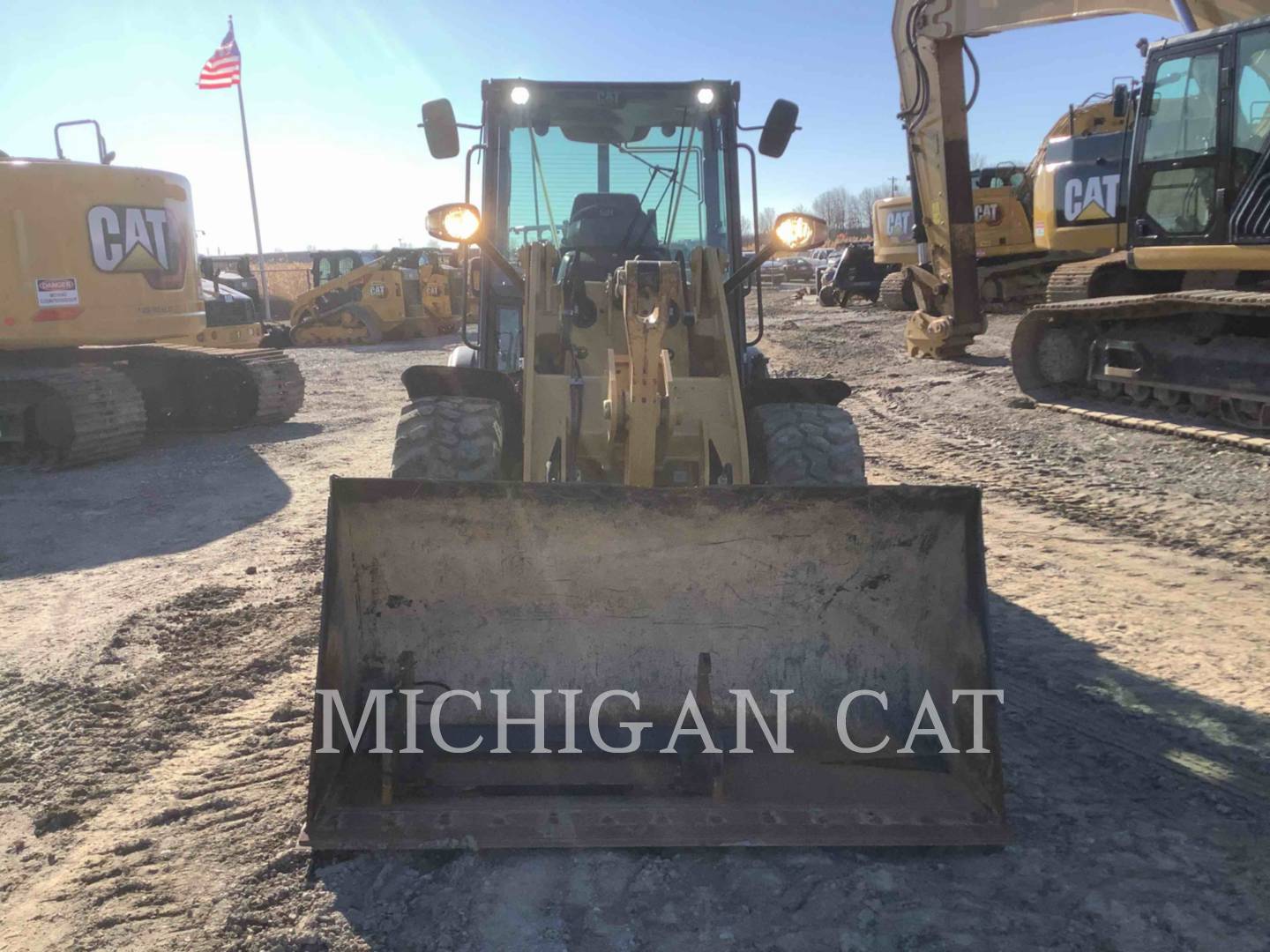 2021 Caterpillar 906M A Wheel Loader