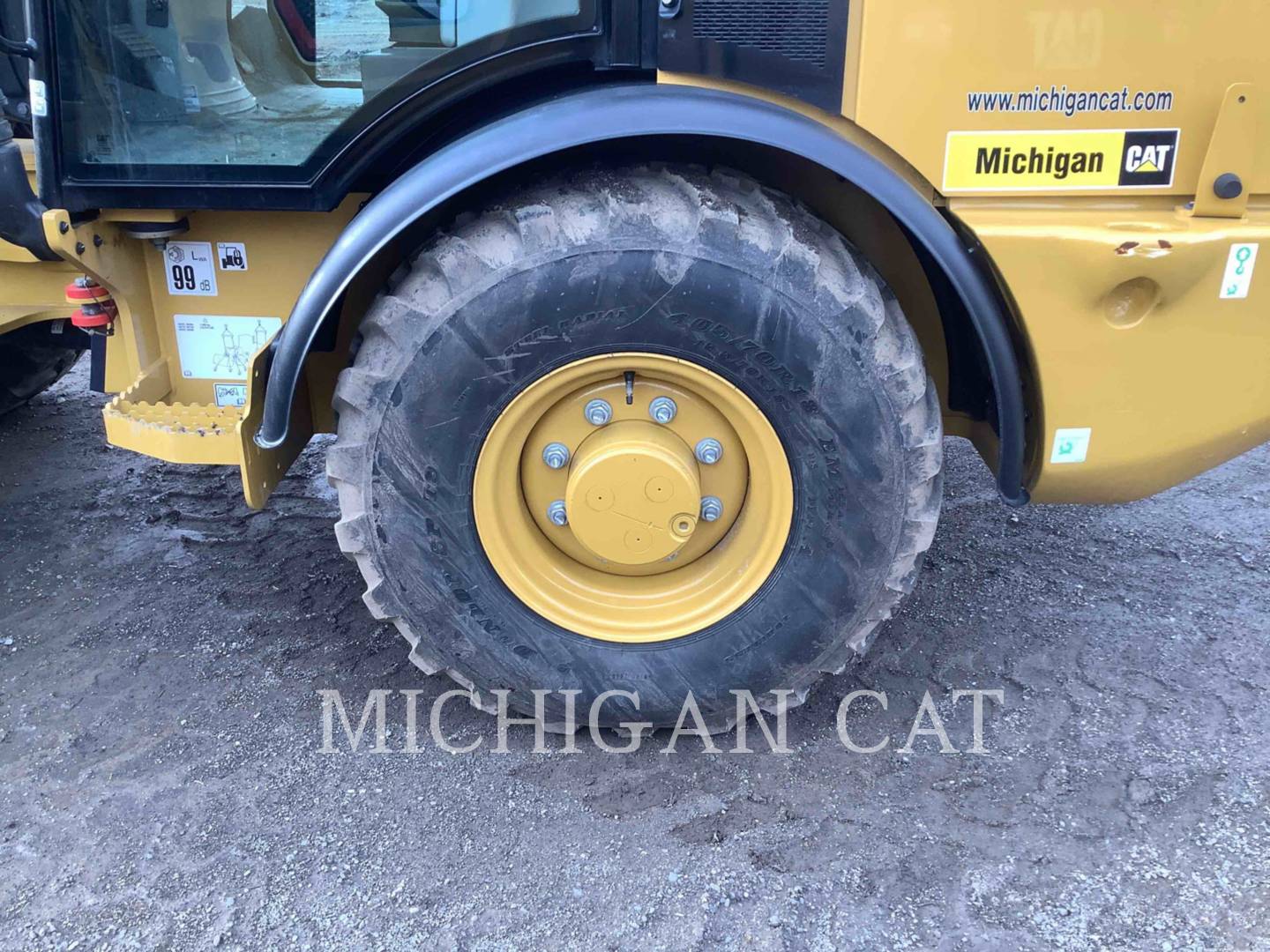 2021 Caterpillar 906M A Wheel Loader