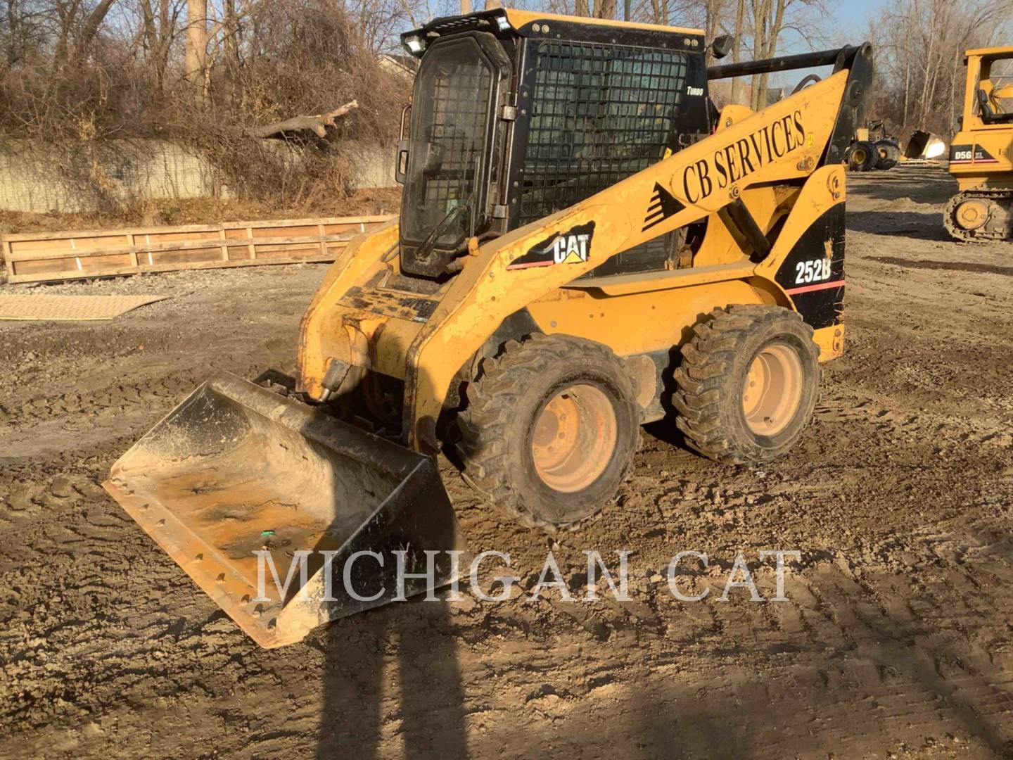 2005 Caterpillar 252B + Skid Steer Loader