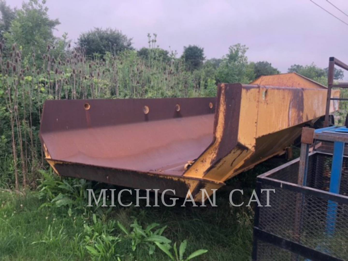 2014 Caterpillar 725 DUMPBOX Truck