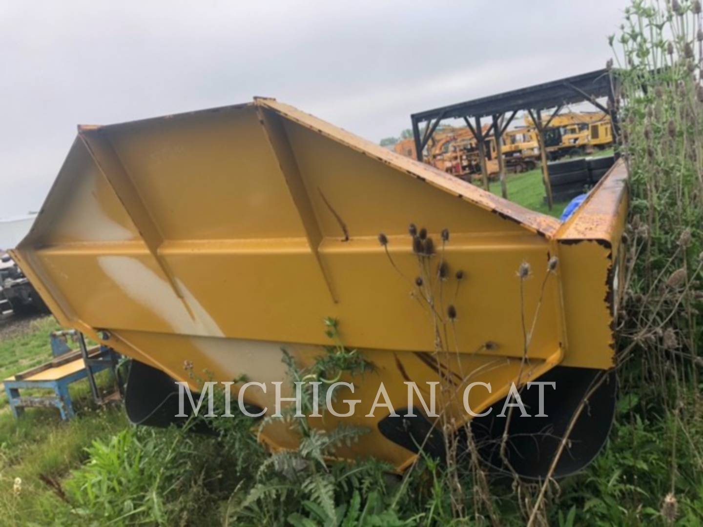 2014 Caterpillar 725 DUMPBOX Truck