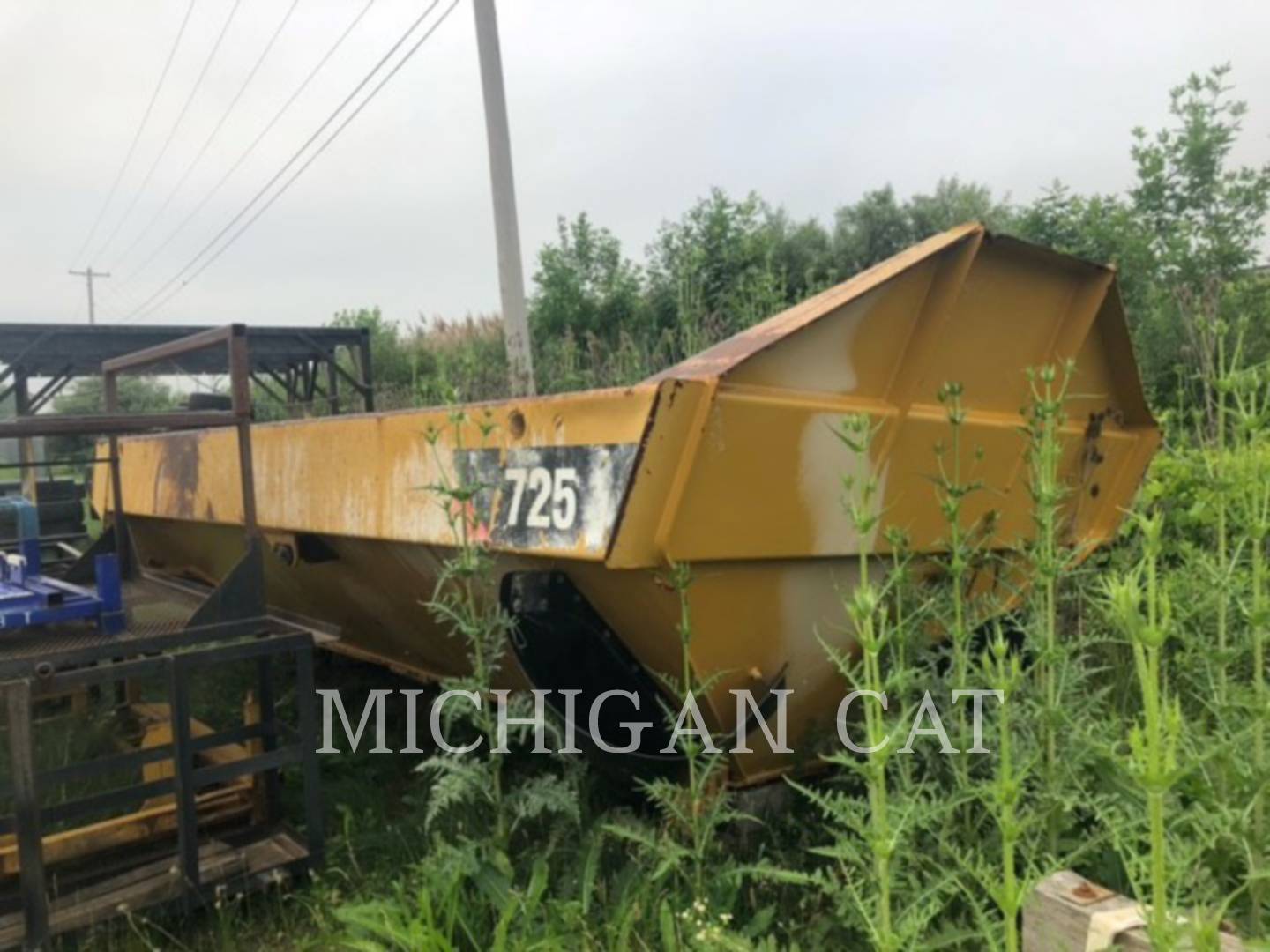 2014 Caterpillar 725 DUMPBOX Truck