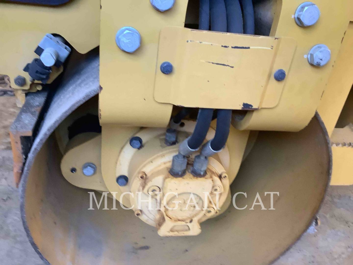 2018 Caterpillar CB1.8 Vibratory Single