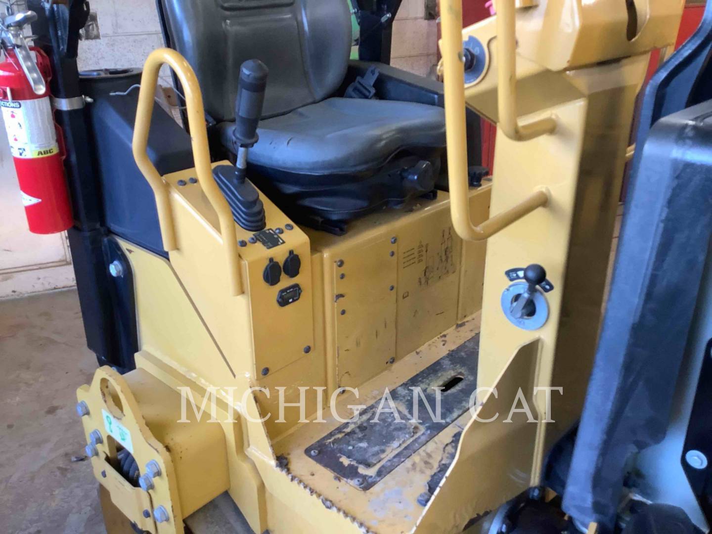 2018 Caterpillar CB1.8 Vibratory Single