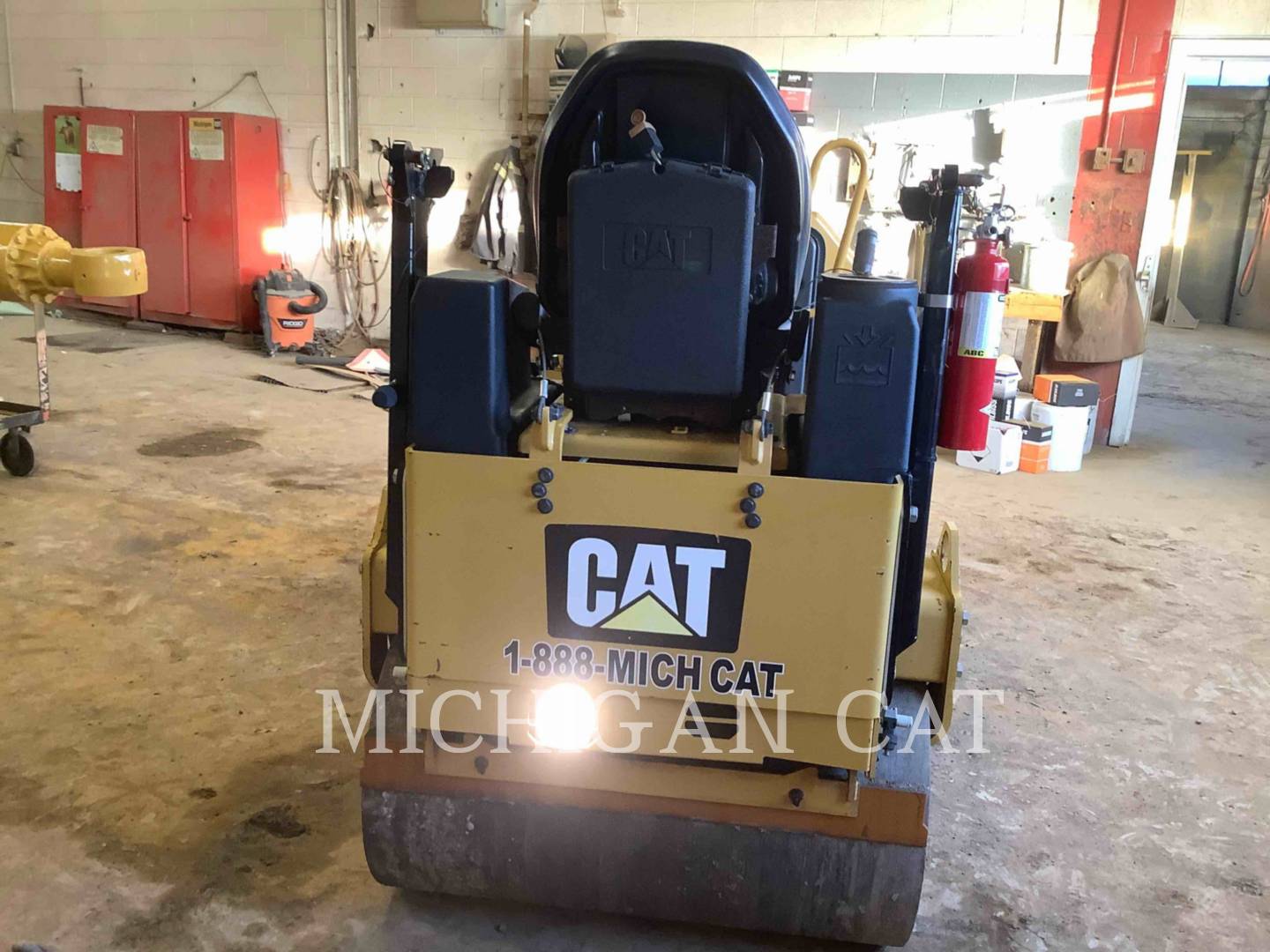 2018 Caterpillar CB1.8 Vibratory Single