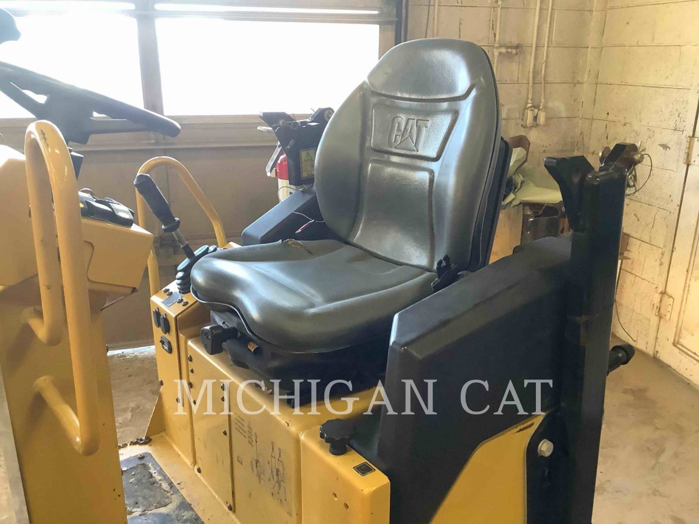 2018 Caterpillar CB1.8 Vibratory Single