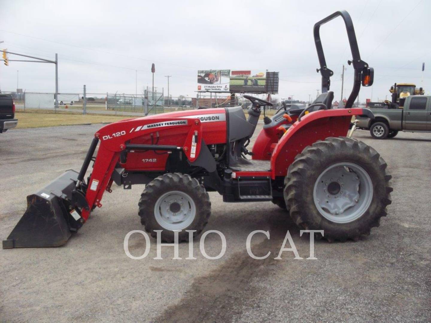 2014 Massey Ferguson MF1742L Tractor