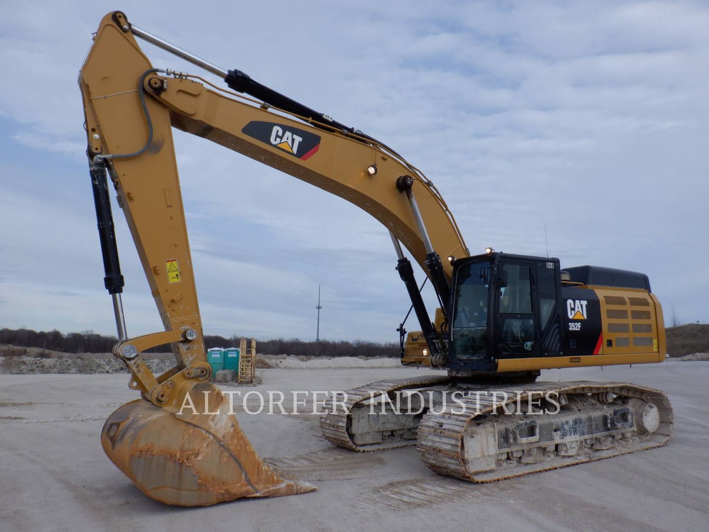 2019 Caterpillar 352F Excavator