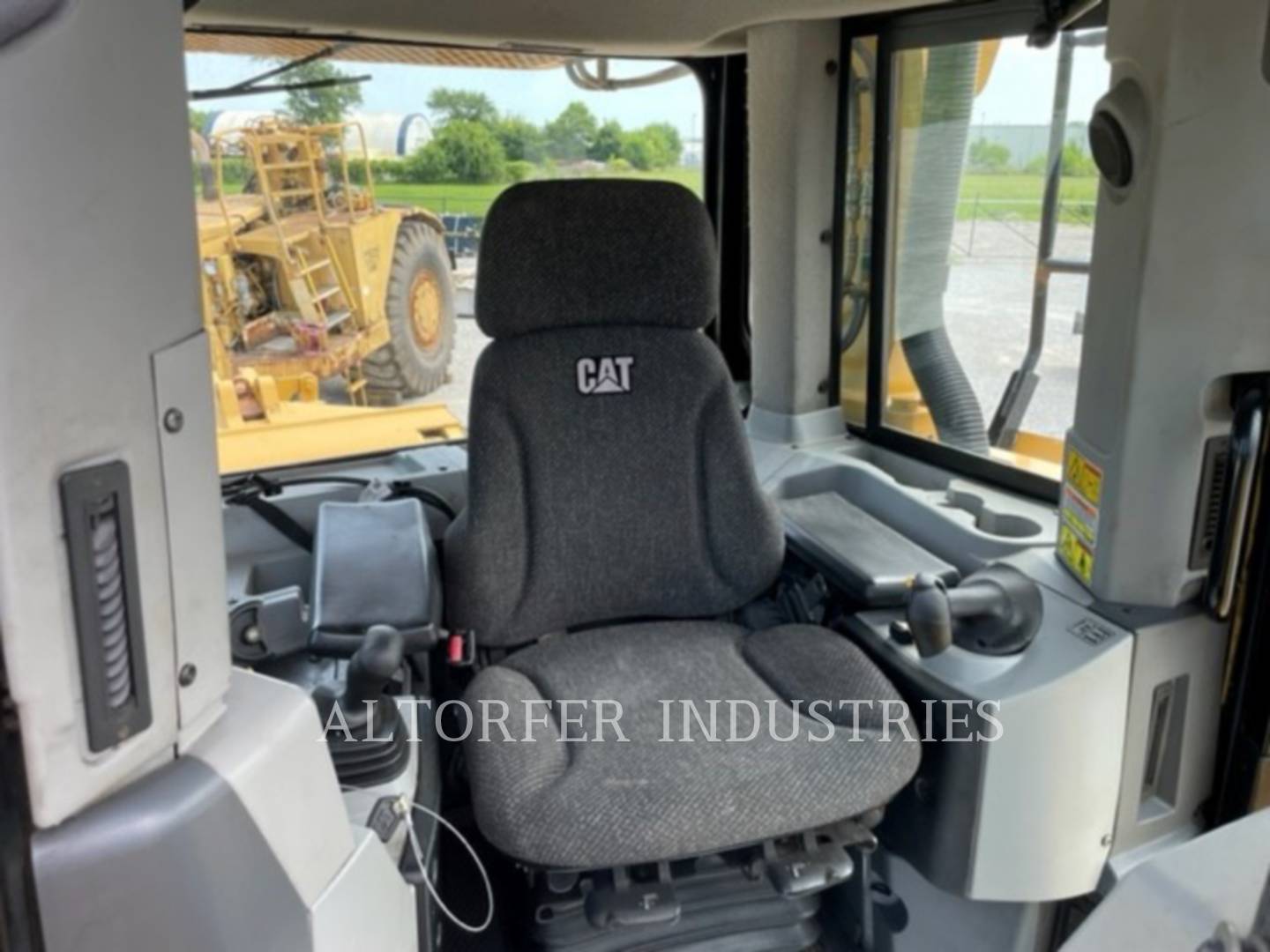 2013 Caterpillar D8T R Dozer