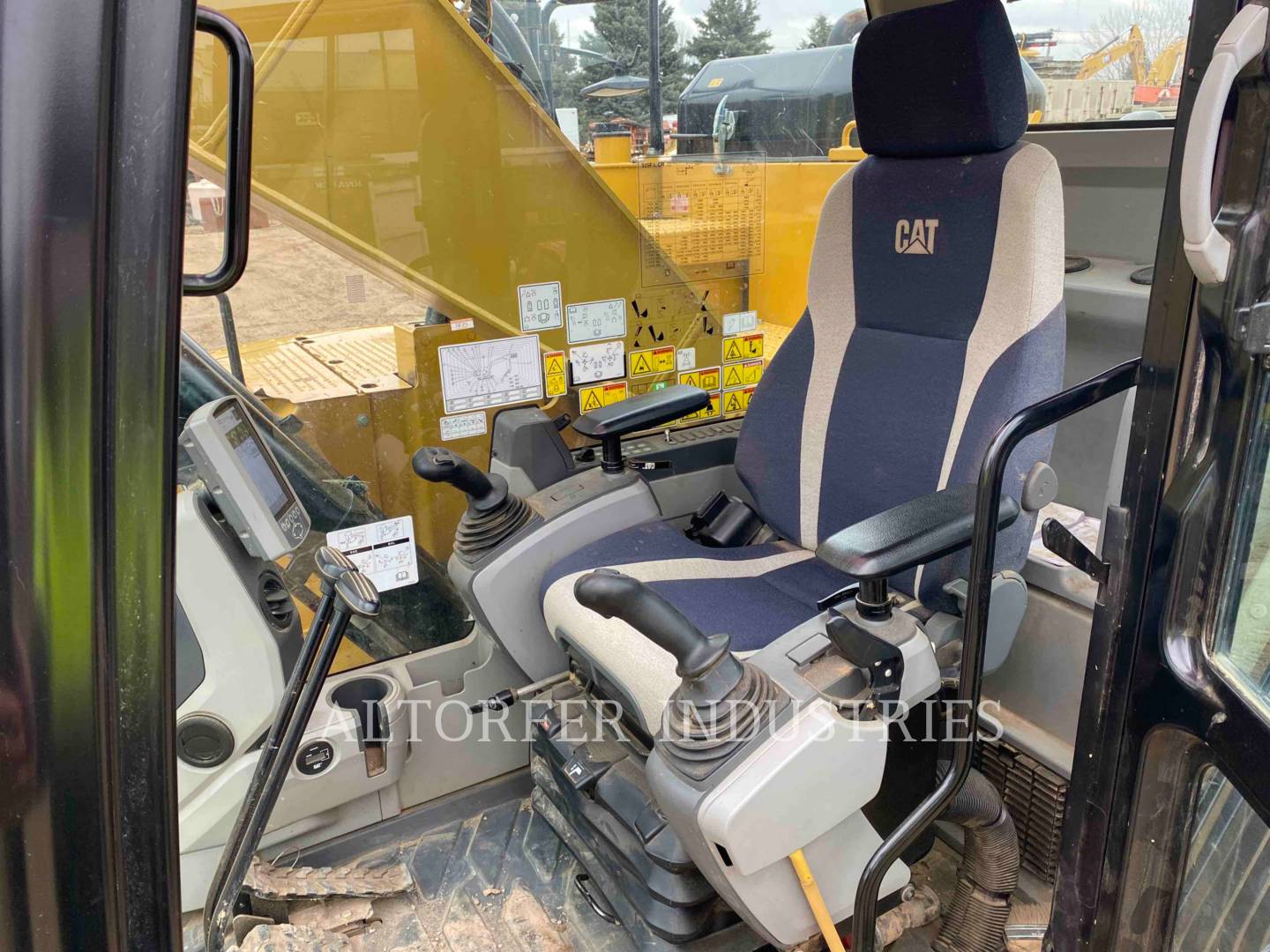 2019 Caterpillar 325FLCR Excavator