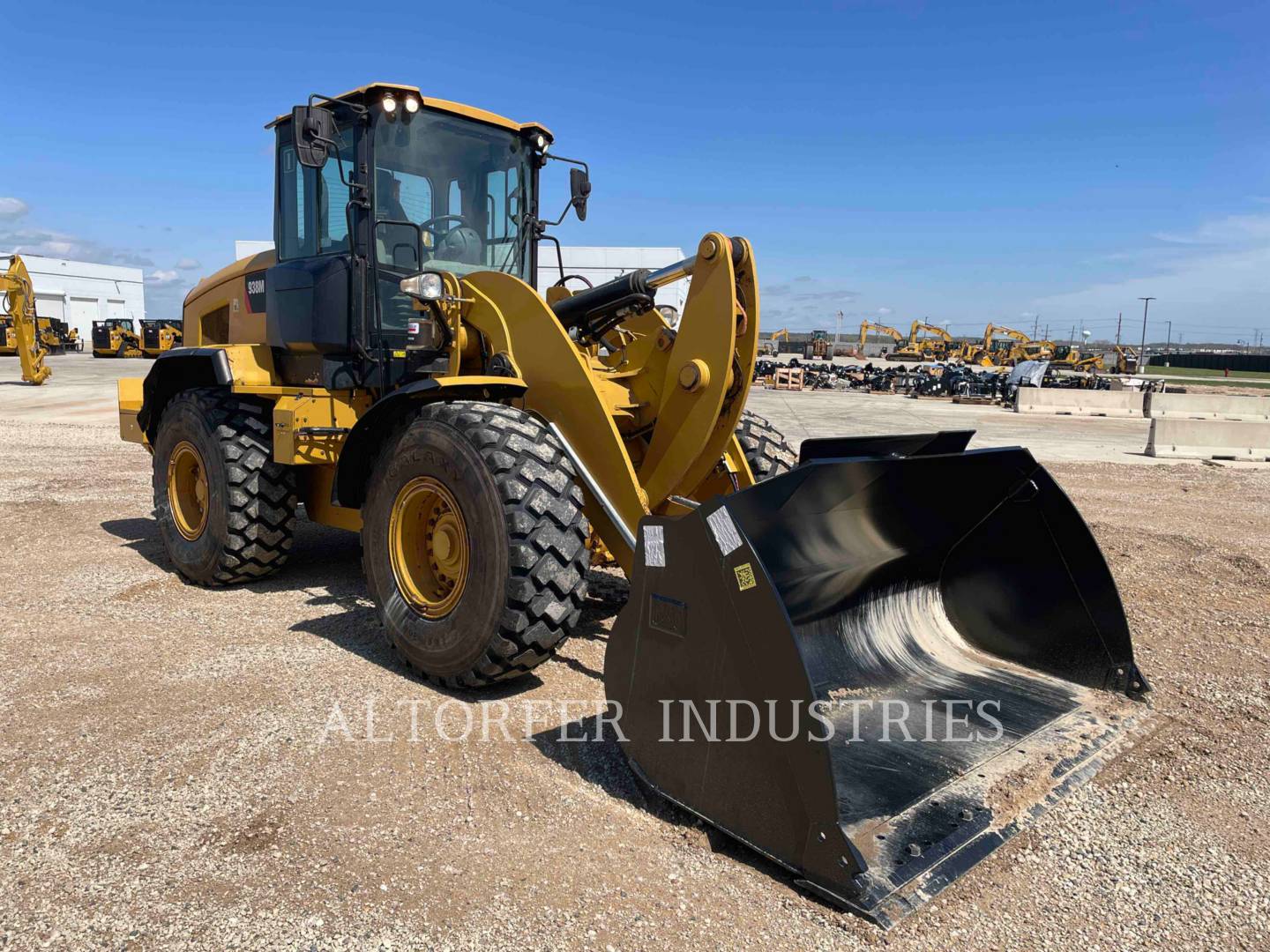 2017 Caterpillar 938M Tractor