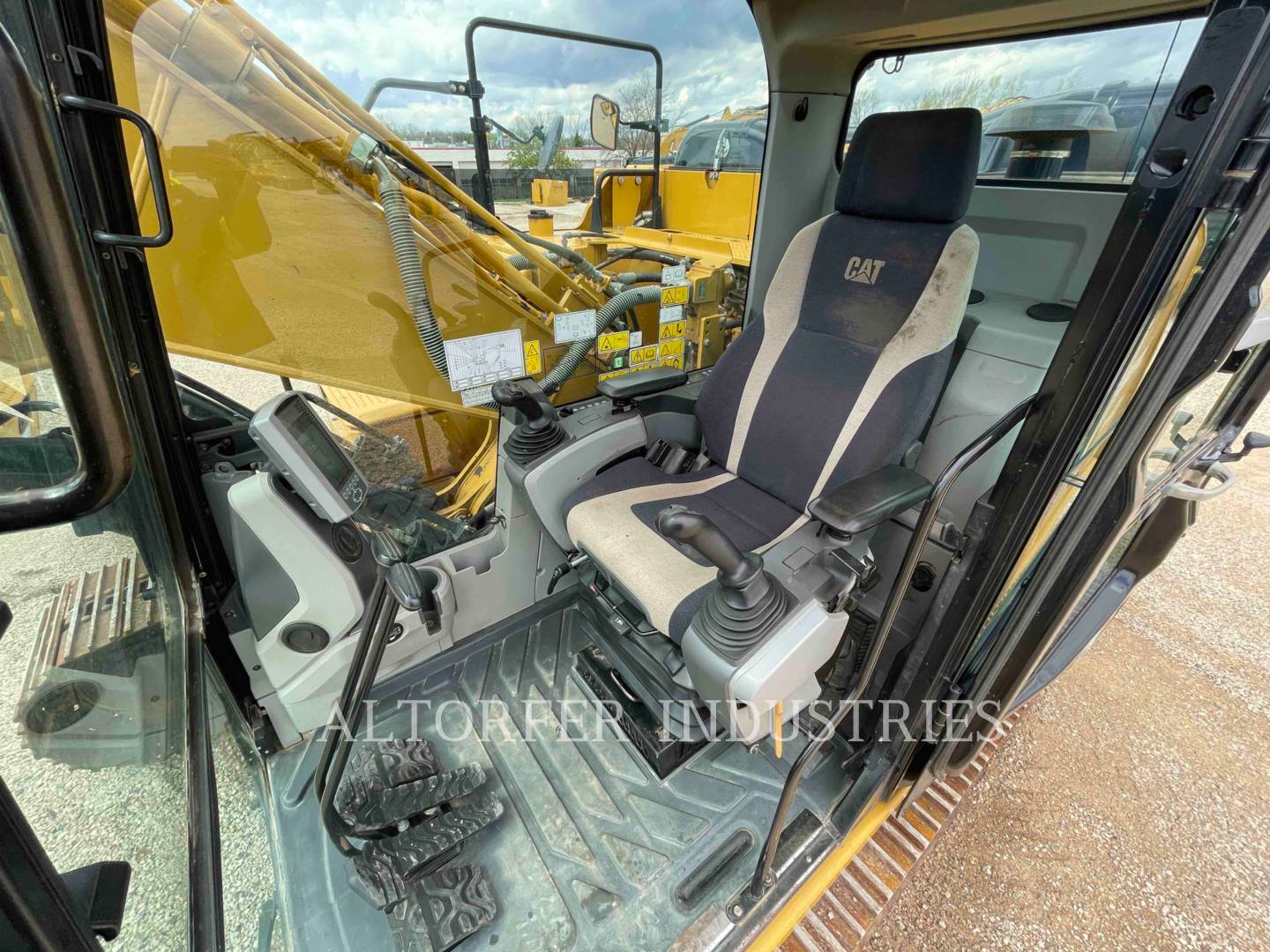 2017 Caterpillar 320FL Excavator